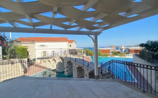 Nea Vourla 4+1 Pool Villa