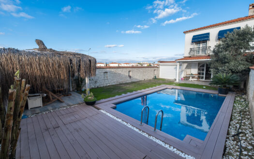 ÇEŞME ALAÇATI – MÜSTAKİL HAVUZLU VİLLA/VILLA WITH DETACHED POOL