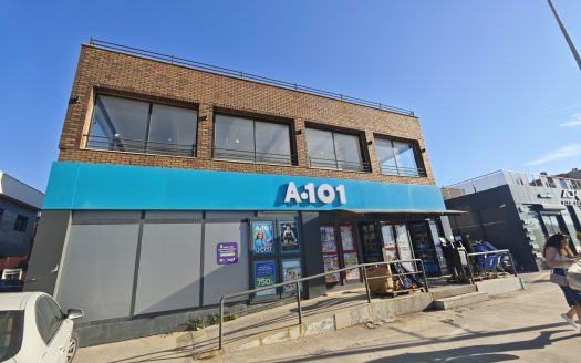 🏢 GÜZELBAHÇE SAHİLİNDE KİRALIK MODERN TİCARİ BİNA