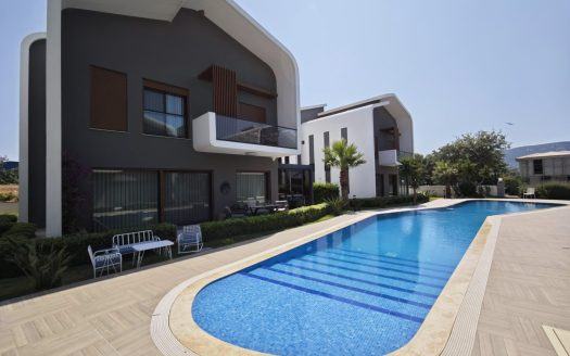 Modern Mimarili 4+1 Villa – 365 m² Arsa Payı, Kış Bahçeli, Doğalgazlı, 3 Katlı Konforlu Yaşam!