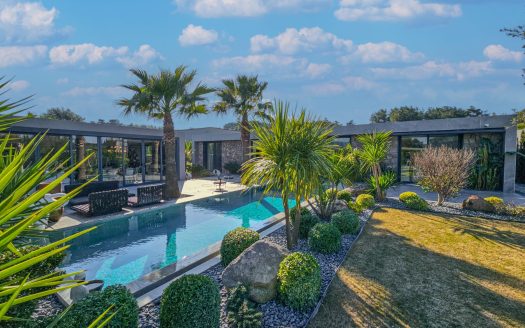 🌿 YOURLAND URLA | GENİŞ ARSA İÇİNDE FULL EŞYALI PREMİUM VİLLA