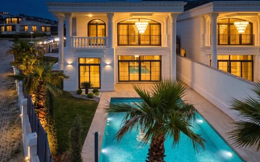 ✨ GÜZELBAHÇE KAHRAMANDEREDE ÖZEL TASARIM LÜKS VİLLA