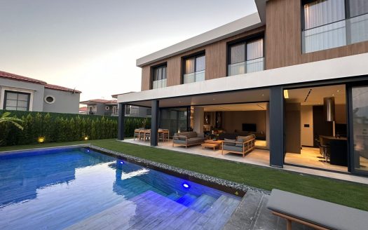 🌿 ÇEŞME ALAÇATI’DA MODERN MİMARİLİ LÜKS 4+1 DUBLEKS VİLLA