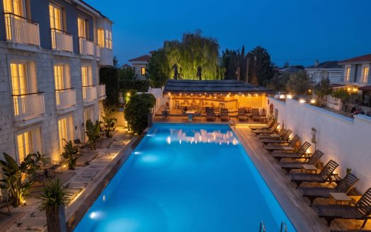ALAÇATI HACILOKA MEVKİİNDE SATILIK BUTİK OTEL