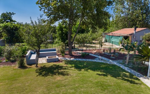 4.300 m² Arsa İçerisinde Havuzlu, Müştemilatlı, Villa Fırsatı..
