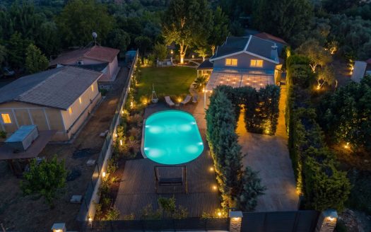 4.300 m² Arsa İçerisinde Havuzlu, Müştemilatlı, Villa Fırsatı..